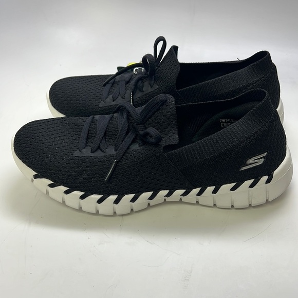 Skechers Shoes - Skechers Women’s Go Walk Smart 2 Sneaker Size 6 Black/White